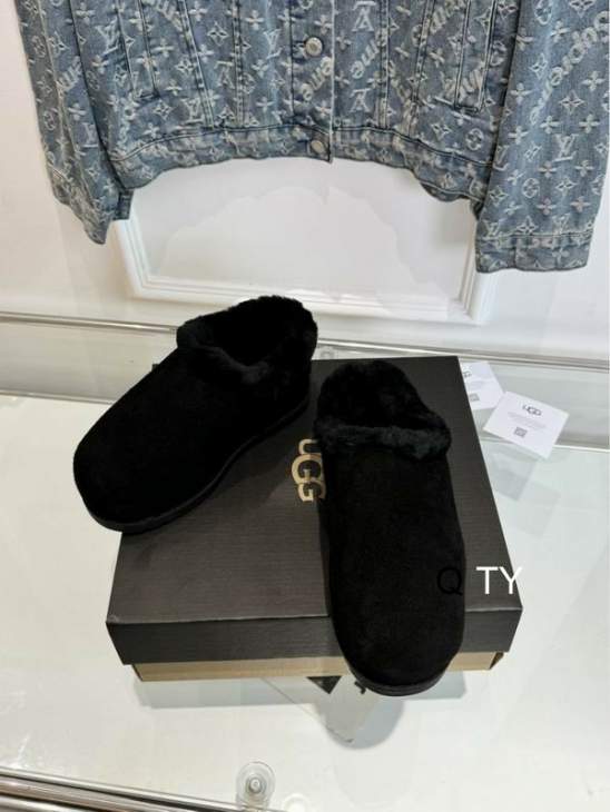 Picture of UGG Slippers _SKUUGGsz35-40TY110394